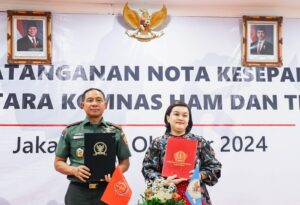Panglima TNI Jenderal TNI Agus Subiyanto dan Ketua Komnas HAM Atnike Nova Sigiro secara resmi menandatangani Nota Kesepahaman tentang Pemajuan dan Perlindungan Hak Asasi Manusia di Lingkungan Tentara Nasional Indonesia.