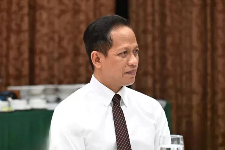 Menteri Lingkungan Hidup Hanif Faisol Nurofiq