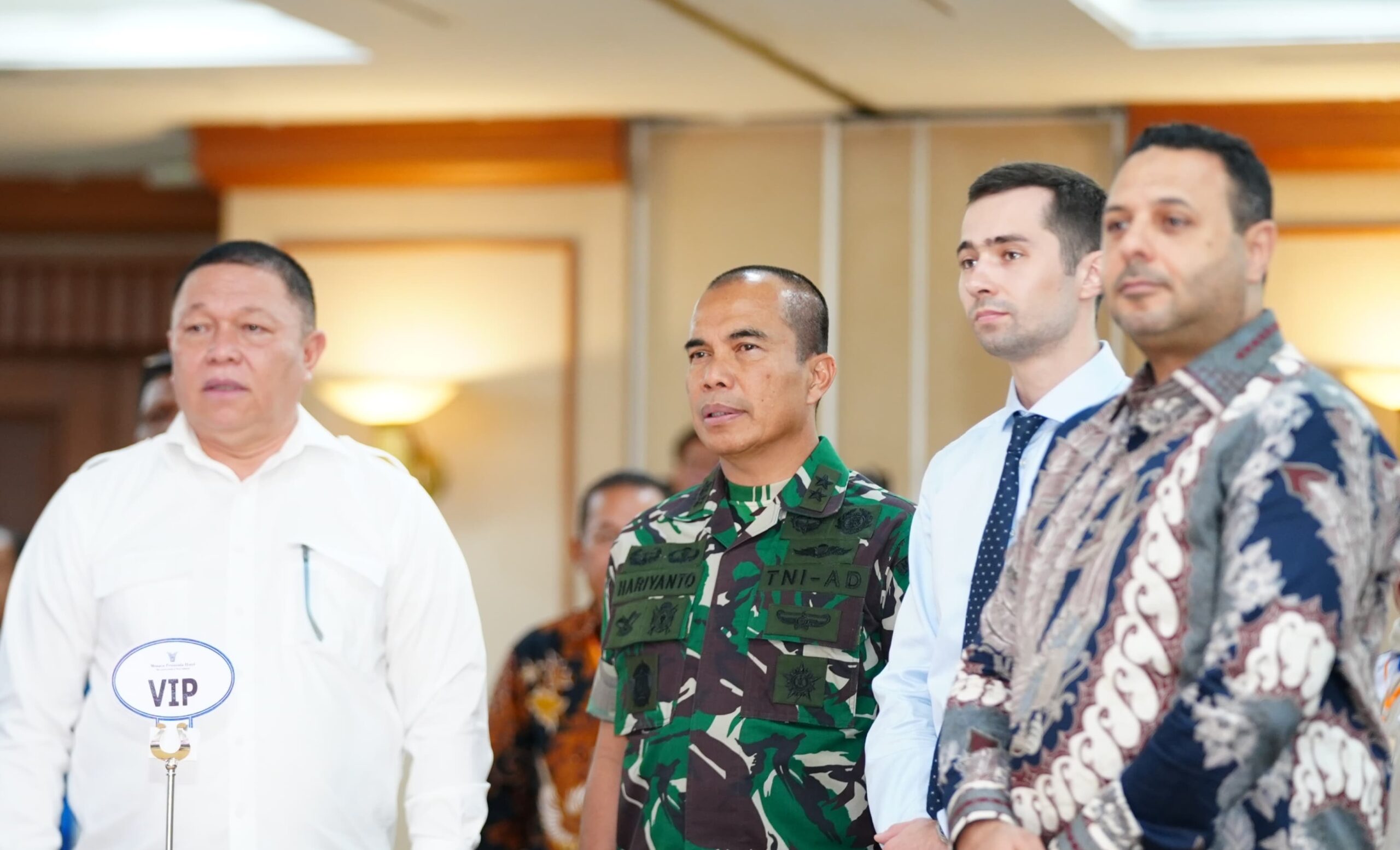 Konferensi Nasional Pewarta Warga dan Warganet (Netizen) dihadiri oleh undangan yang lain. (Sumber foto Puspen TNI).