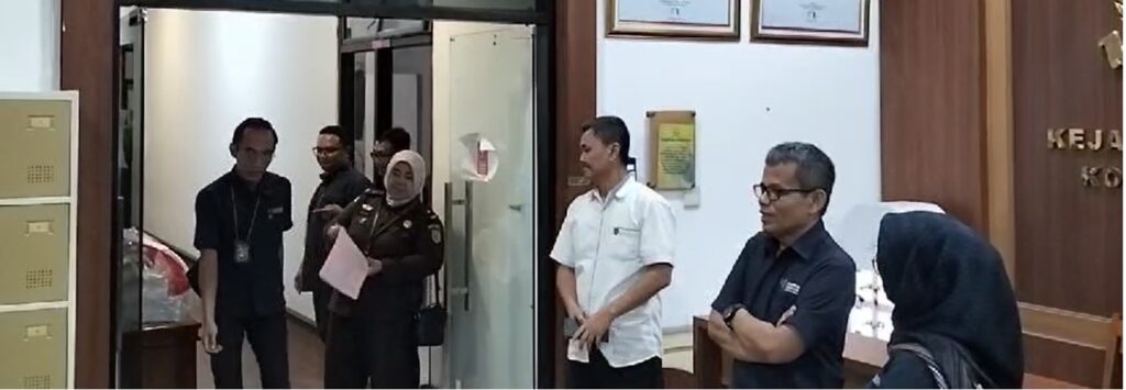 Direktorat Jenderal Perlindungan Konsumen dan Tertib Niaga, Rusmin Amin mengatakan, pihaknya telah menyerahkan 1 orang tersangka berikut berkas-berkas kepada Kejaksaan Negeri (Kejari) Kota Bandung pada Rabu (6/11).