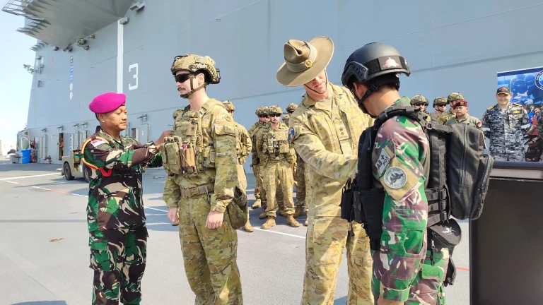 Tentara Nasional Indonesia (TNI) bersama Angkatan Bersenjata Australia (ADF) menggelar Latihan Gabungan Bersama (Latgabma) bertajuk Keris Woomera Joint Exercise 2024. (Sumber Foto Puspen TNI)