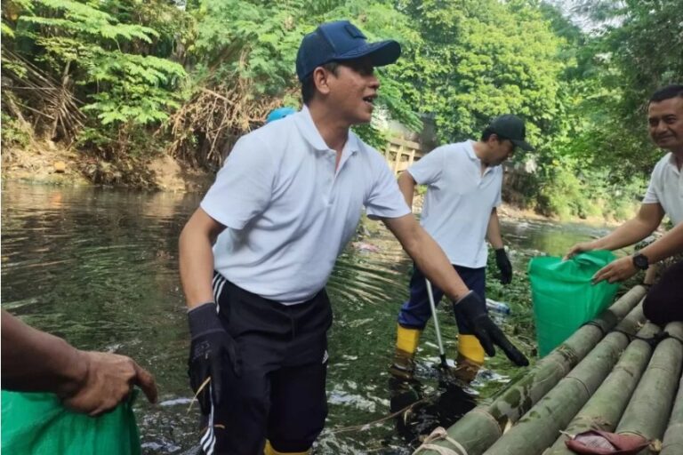 Menteri Lingkungan Hidup (LH) Hanif Faisol Nurofiq kembali menggalakkan empat program lama untuk meningkatkan Indeks Kualitas Lingkungan Hidup (IKLH).