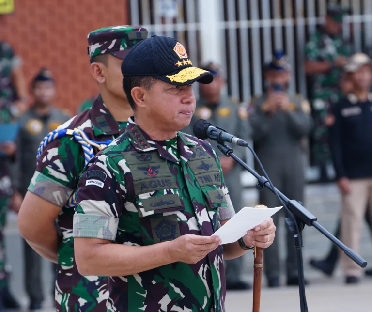 Panglima TNI menyampaikan apresiasi yang setinggi-tingginya kepada seluruh personel TNI yang terlibat dalam tugas operasi bantuan kemanusiaan di Filipina atas dedikasi dan kerja keras merespon perintah pimpinan dengan cepat. (Sumber foto Puspen TNI)