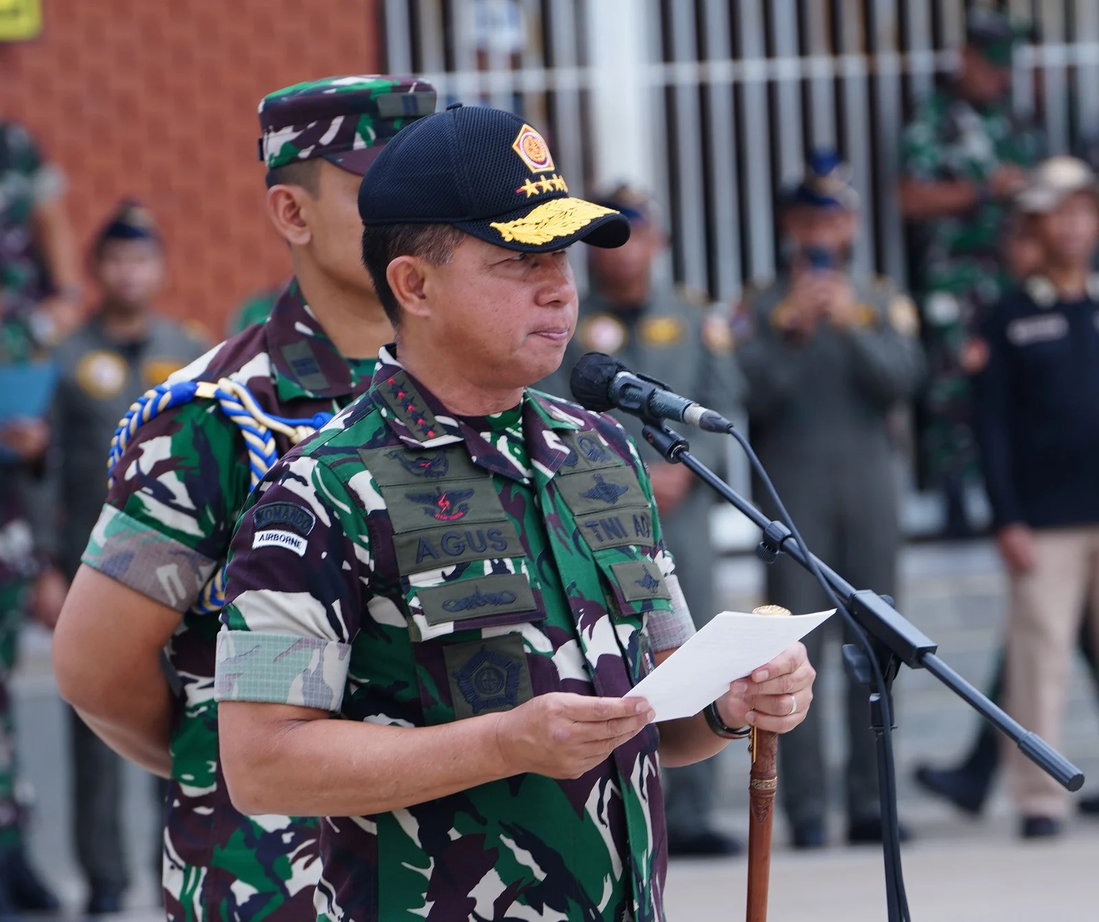 Panglima TNI menyampaikan apresiasi yang setinggi-tingginya kepada seluruh personel TNI yang terlibat dalam tugas operasi bantuan kemanusiaan di Filipina atas dedikasi dan kerja keras merespon perintah pimpinan dengan cepat. (Sumber foto Puspen TNI)