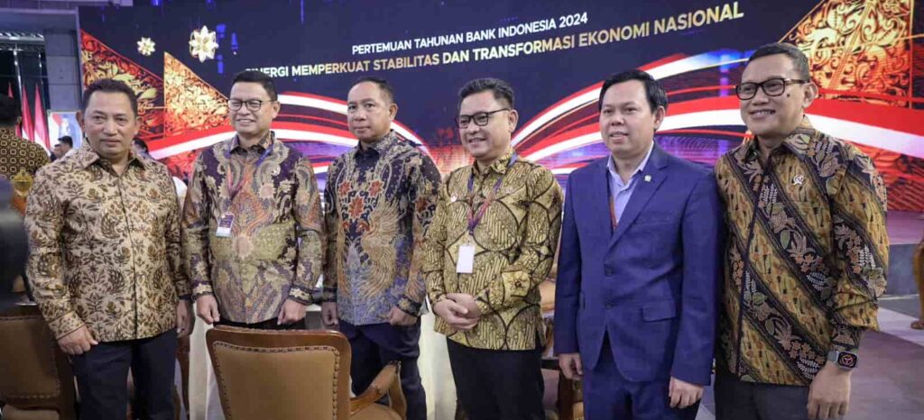 Panglima TNI Jenderal TNI Agus Subiyanto, para pelaku industri keuangan, pelaku ekonomi, serta tamu undangan lainnya turut hadir dalam Pertemuan Tahunan Bank Indonesia (PTBI). (Sumber foto Puspen TNI)